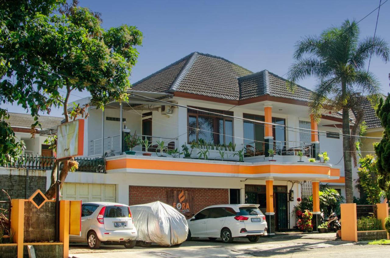 Fora Guest House Taman Lingkar Bandung Eksteriør billede